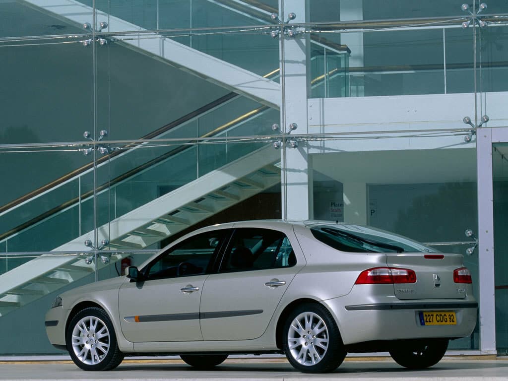 Renault Laguna II — 3/4 arxadan