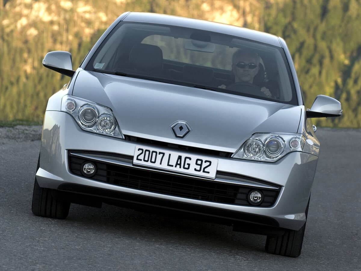 Renault Laguna III — Öndən