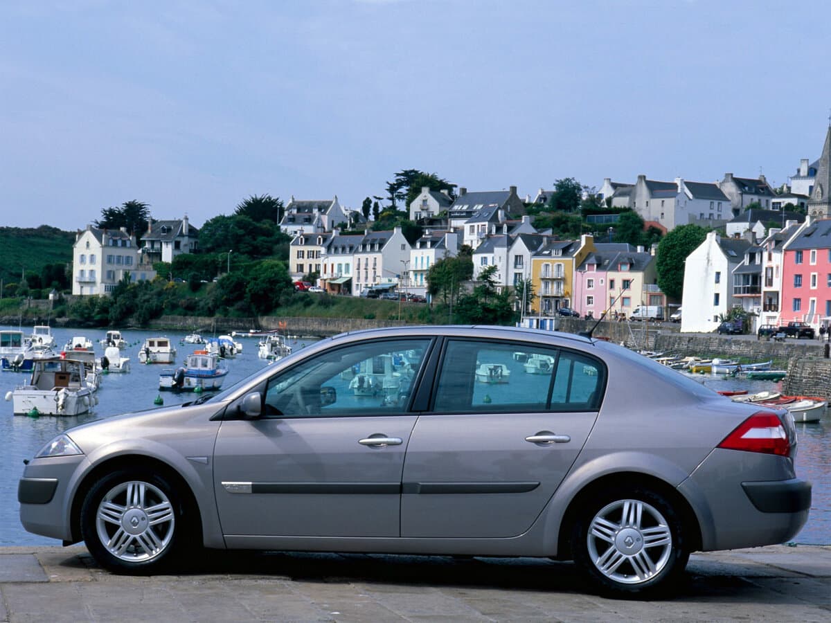 Renault Megane II — Yandan