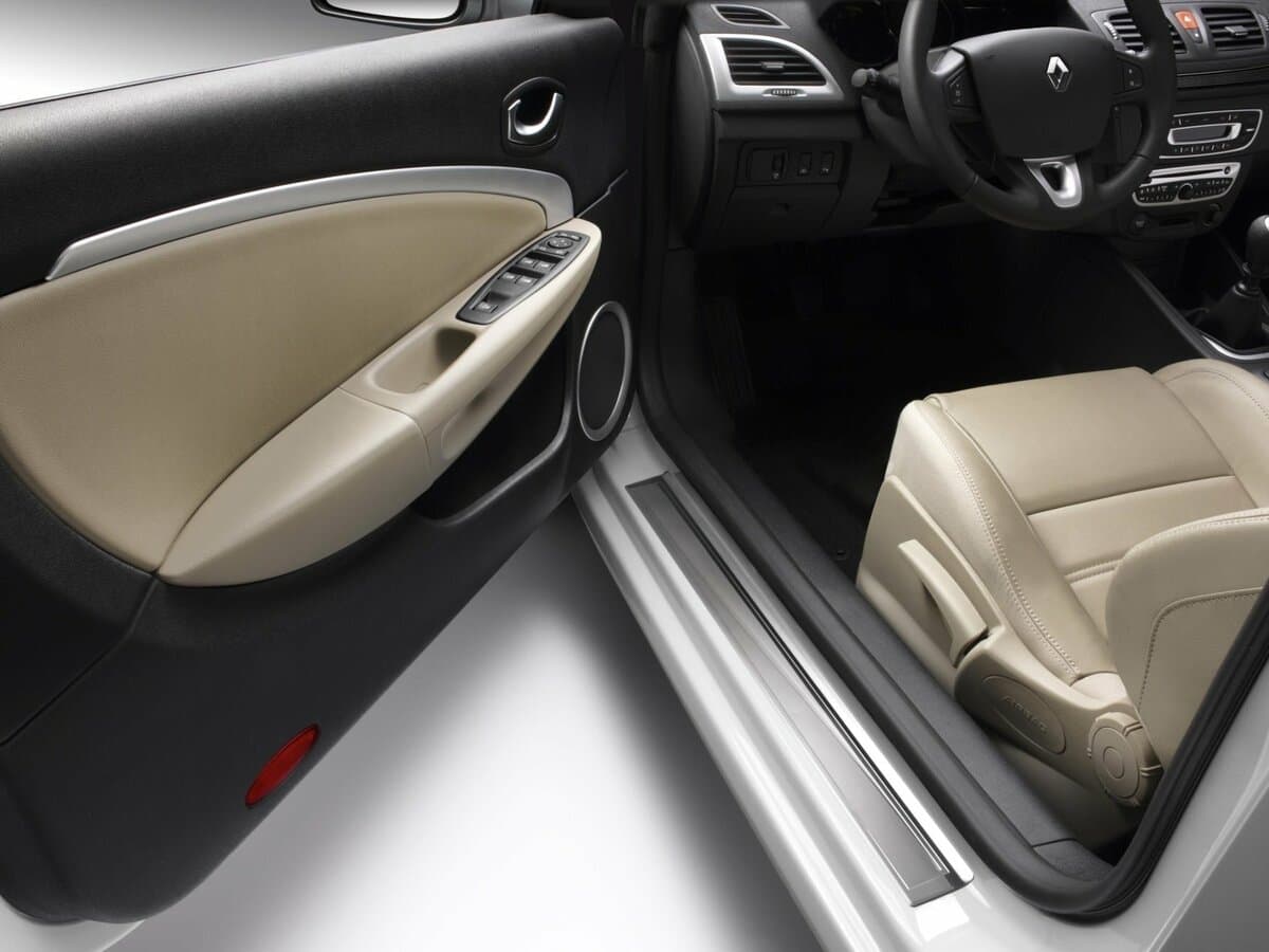 Renault Megane III — Qapı