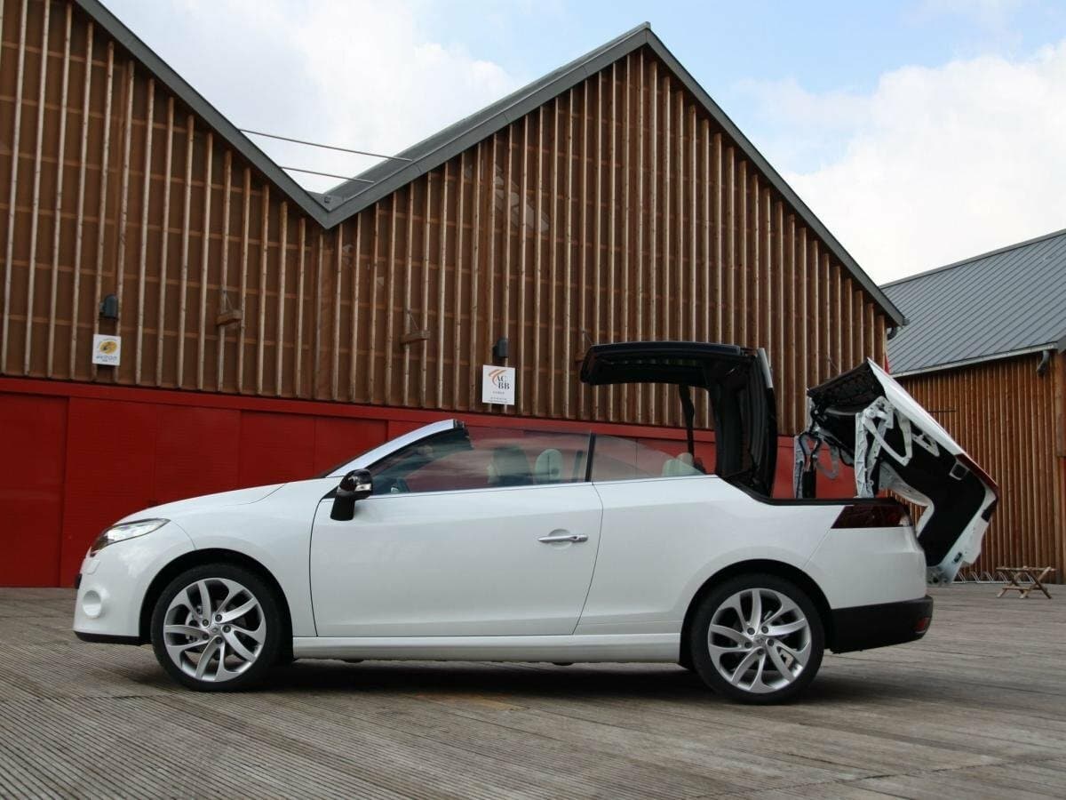 Renault Megane III — Yandan