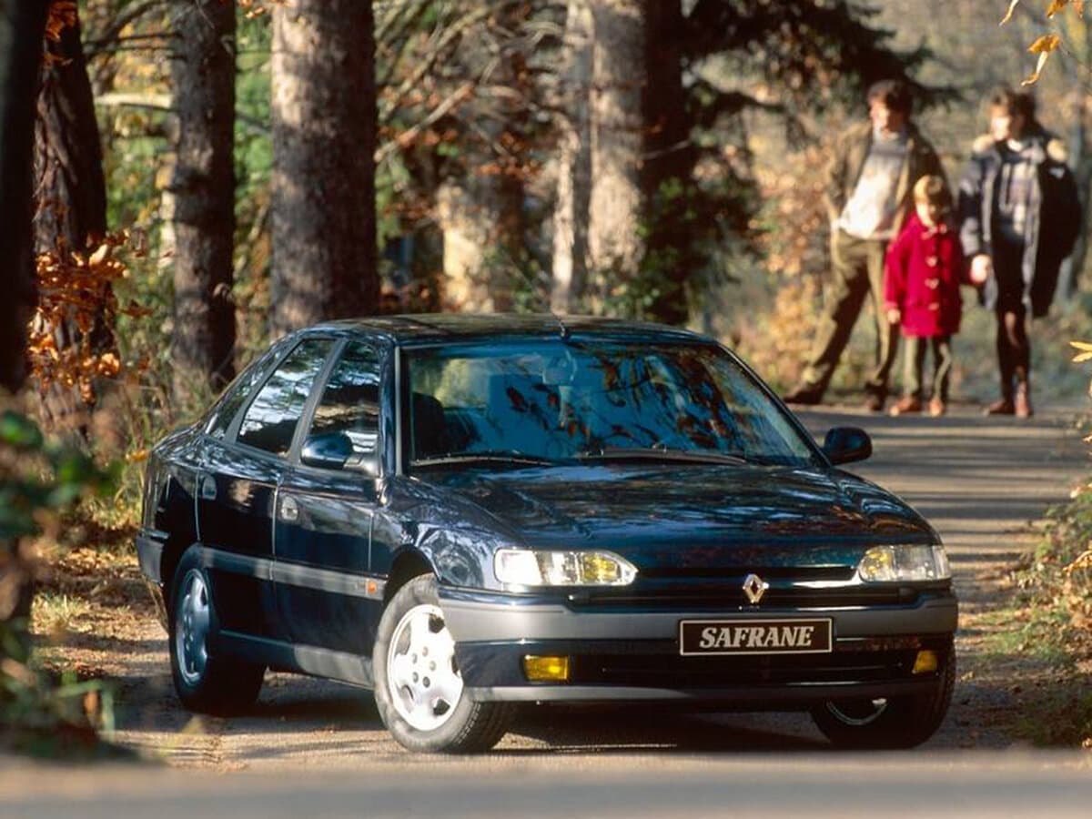 Renault Safrane I — Öndən