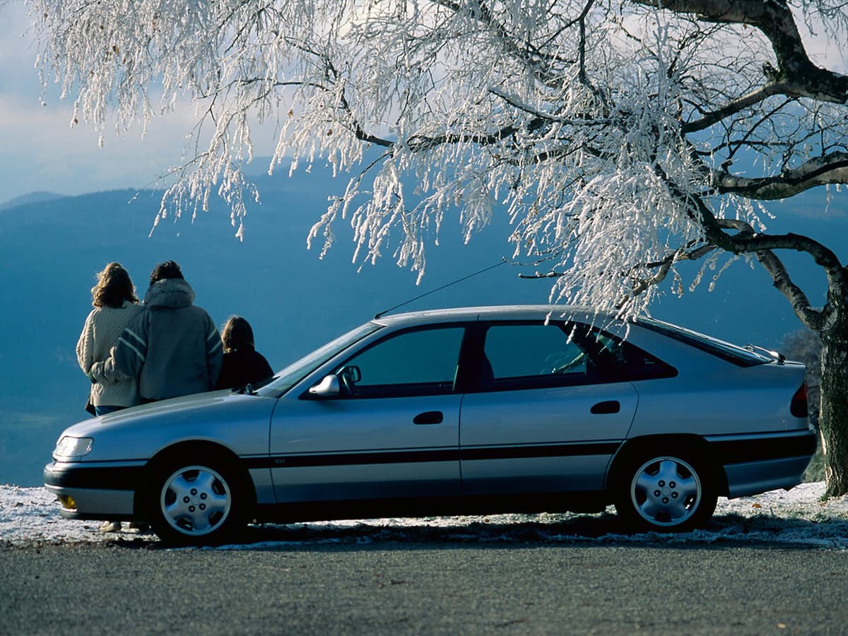 Renault Safrane I — Yandan