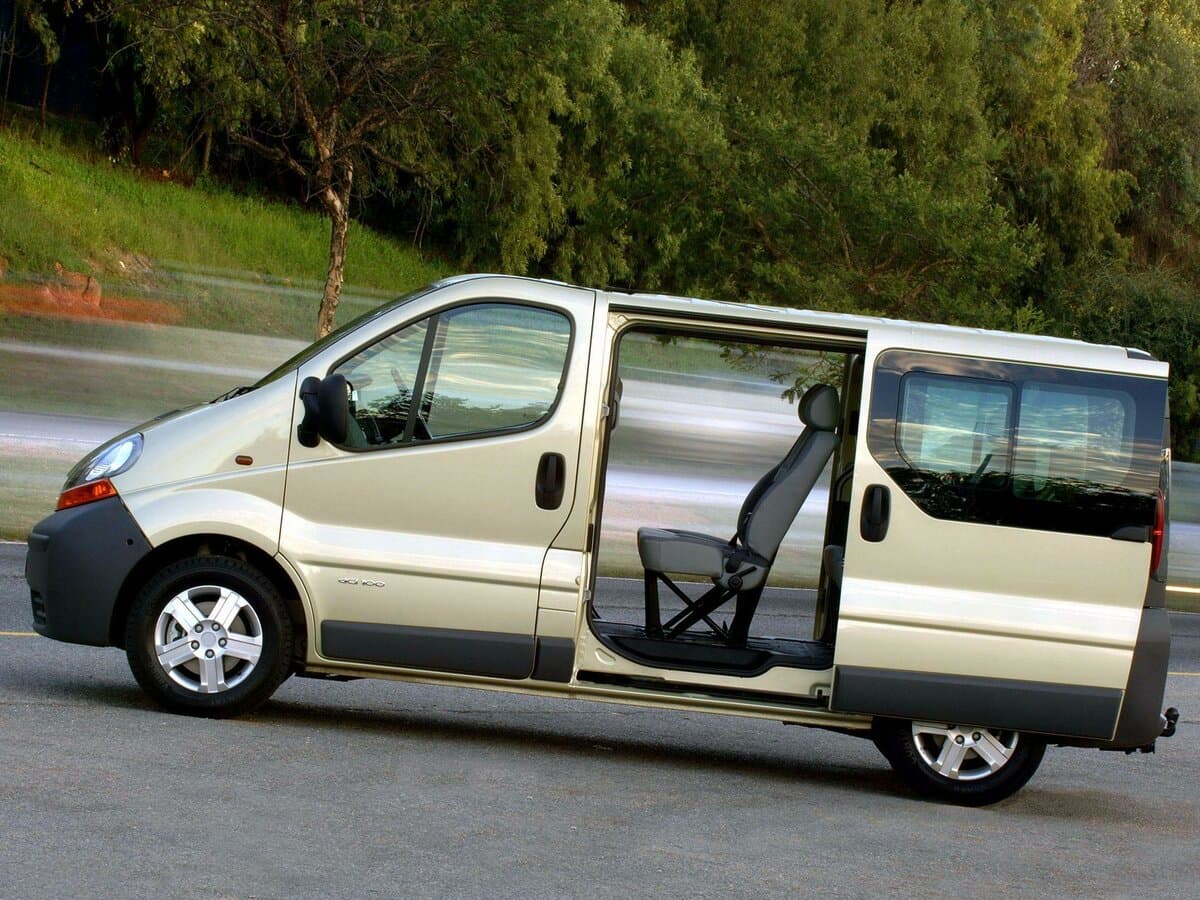 Renault Trafic II — Yandan