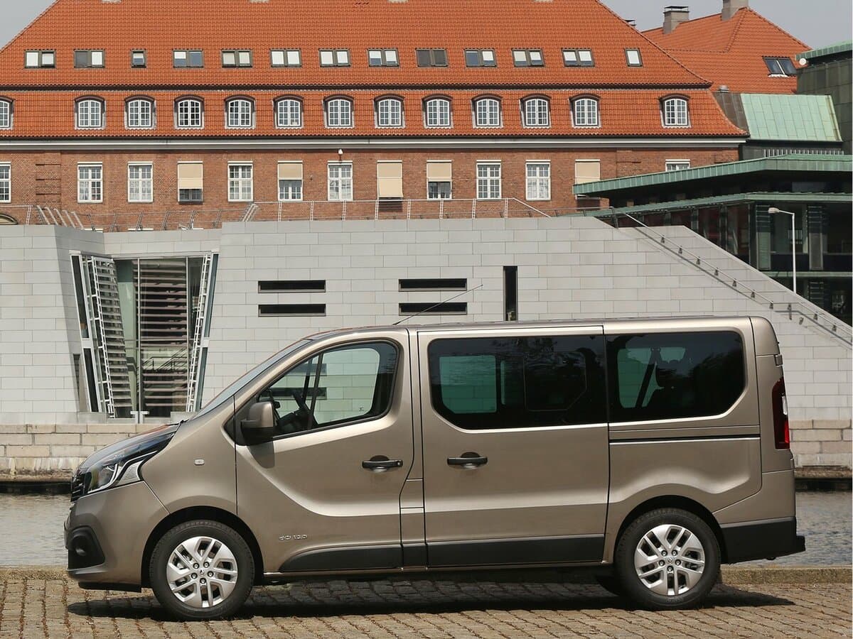 Renault Trafic III — Yandan