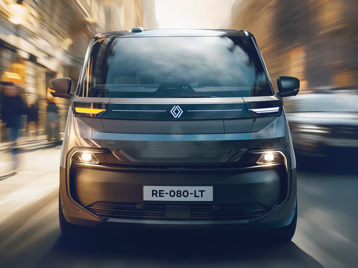 Renault Trafic IV — Öndən