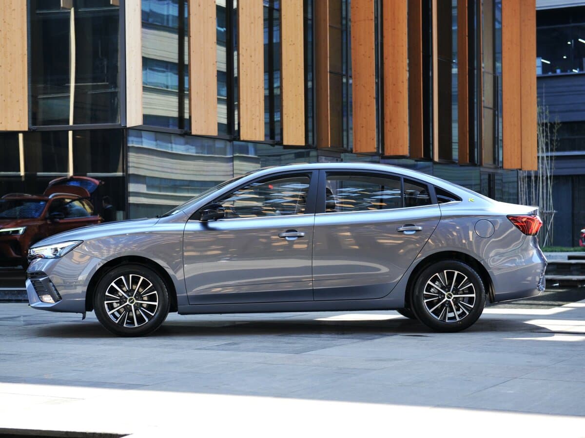 Roewe i5 I Restayling — Yandan