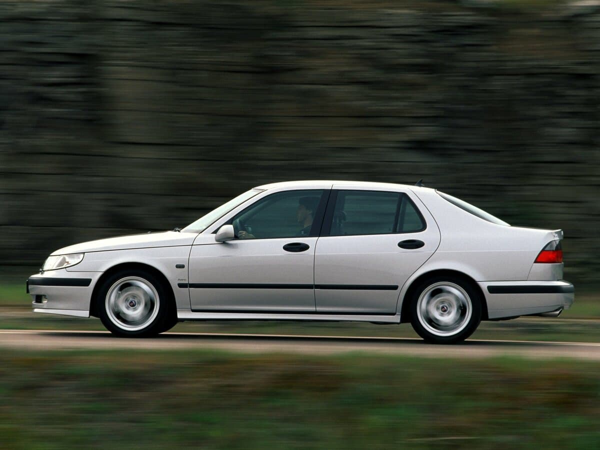 Saab 9-5 I — Yandan
