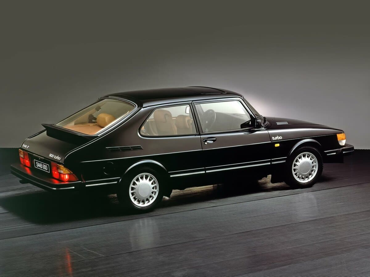 Saab 900 I — 3/4 arxadan