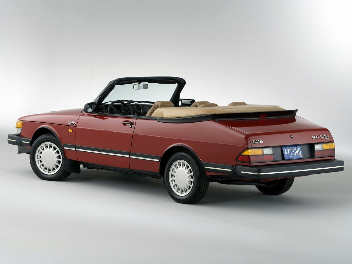 Saab 900 I — 3/4 arxadan