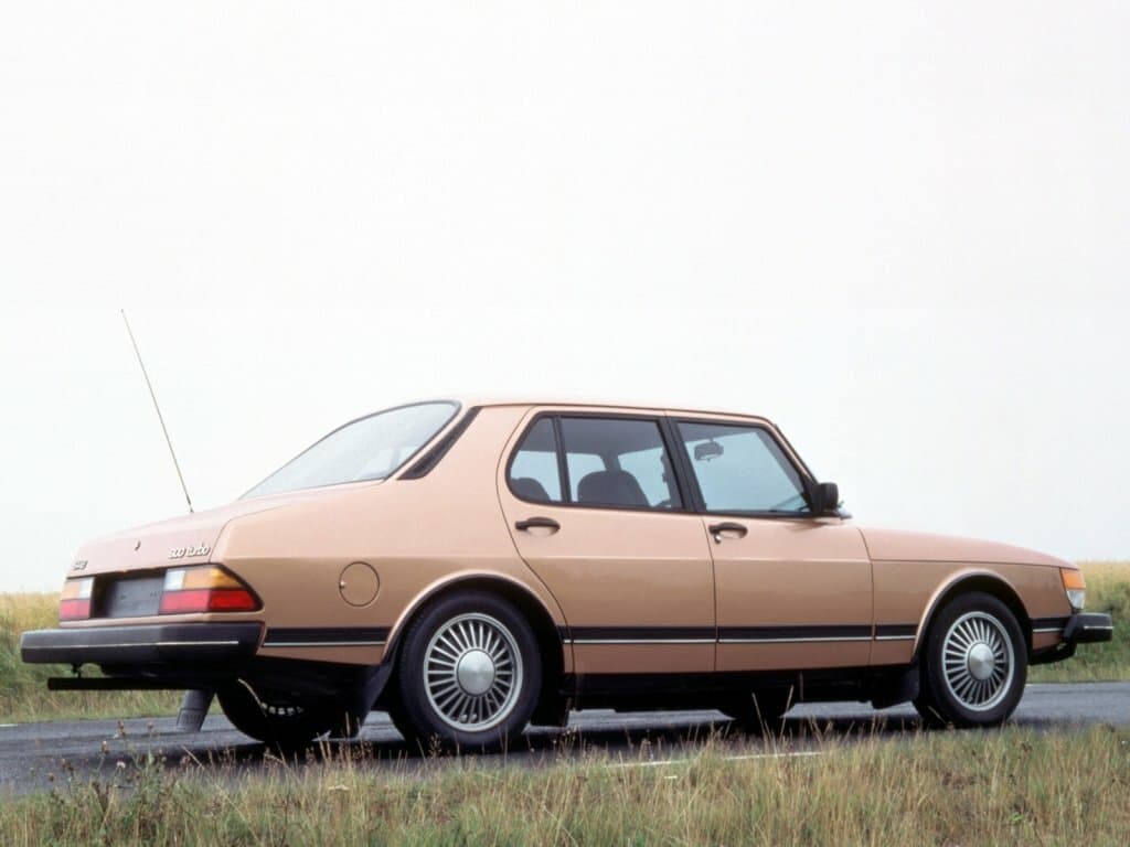 Saab 900 I — 3/4 arxadan