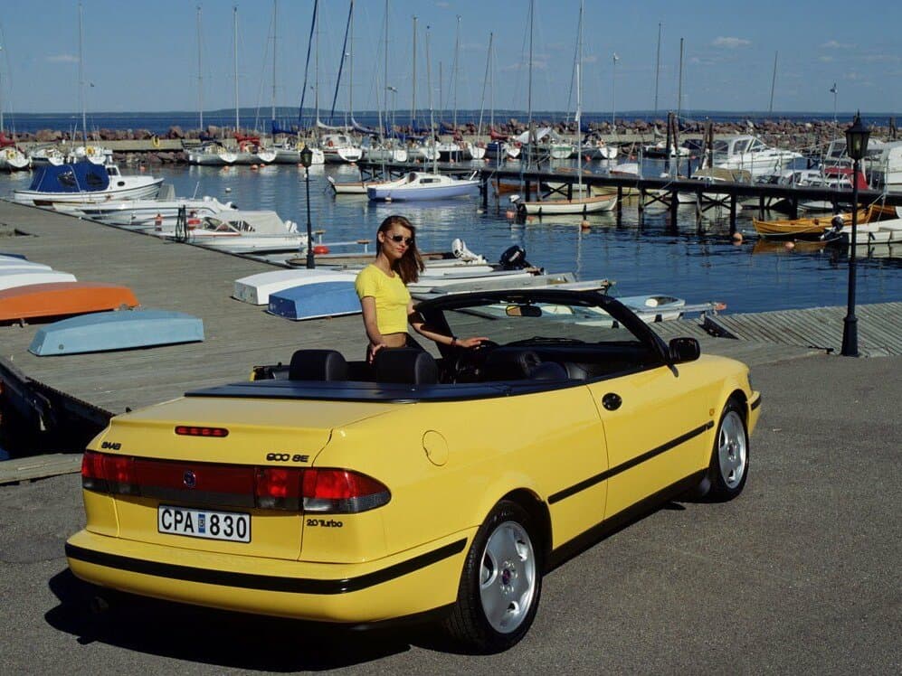 Saab 900 II — 3/4 arxadan