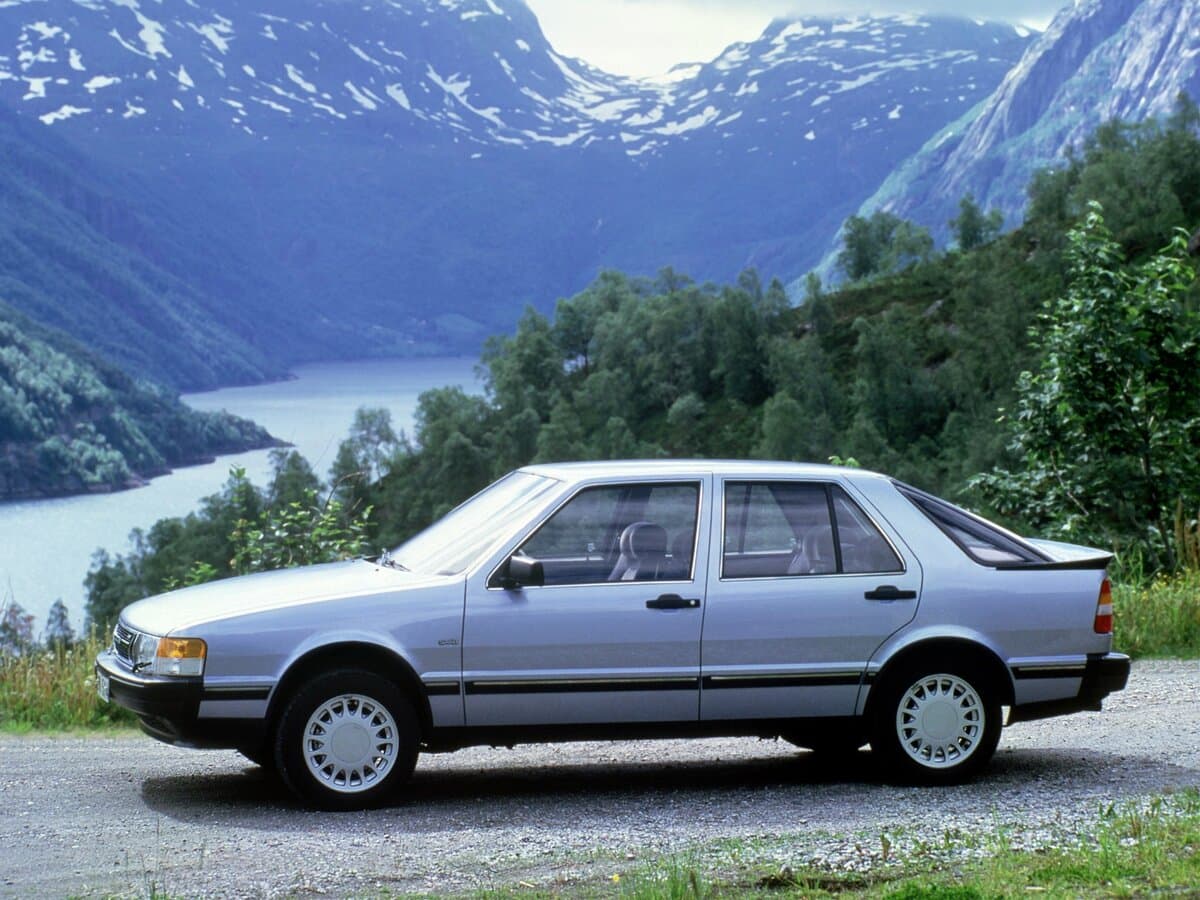 Saab 9000 I — Yandan
