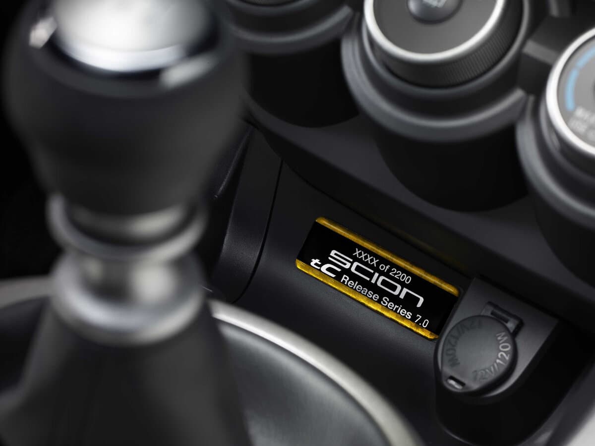 Scion tC II — Salon, öndən