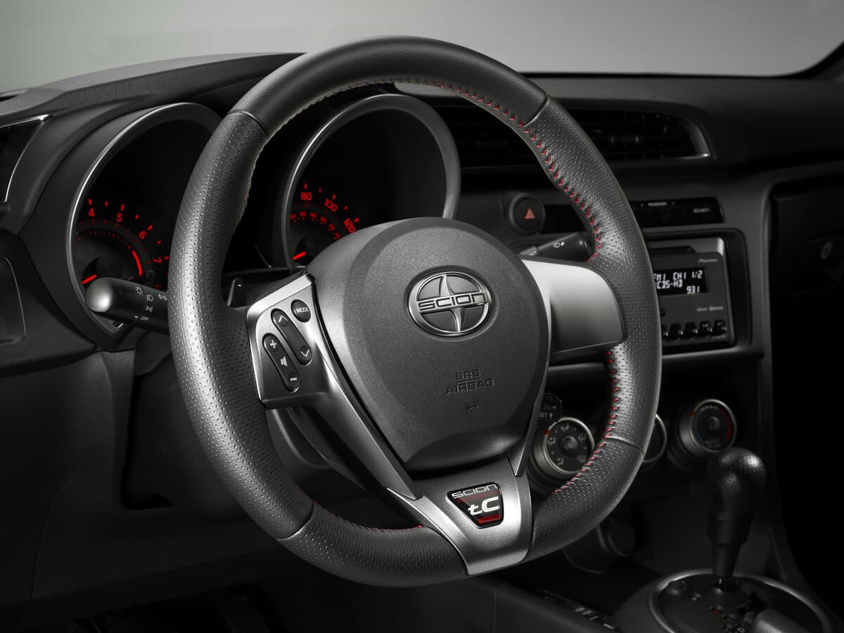 Scion tC II — Sükan