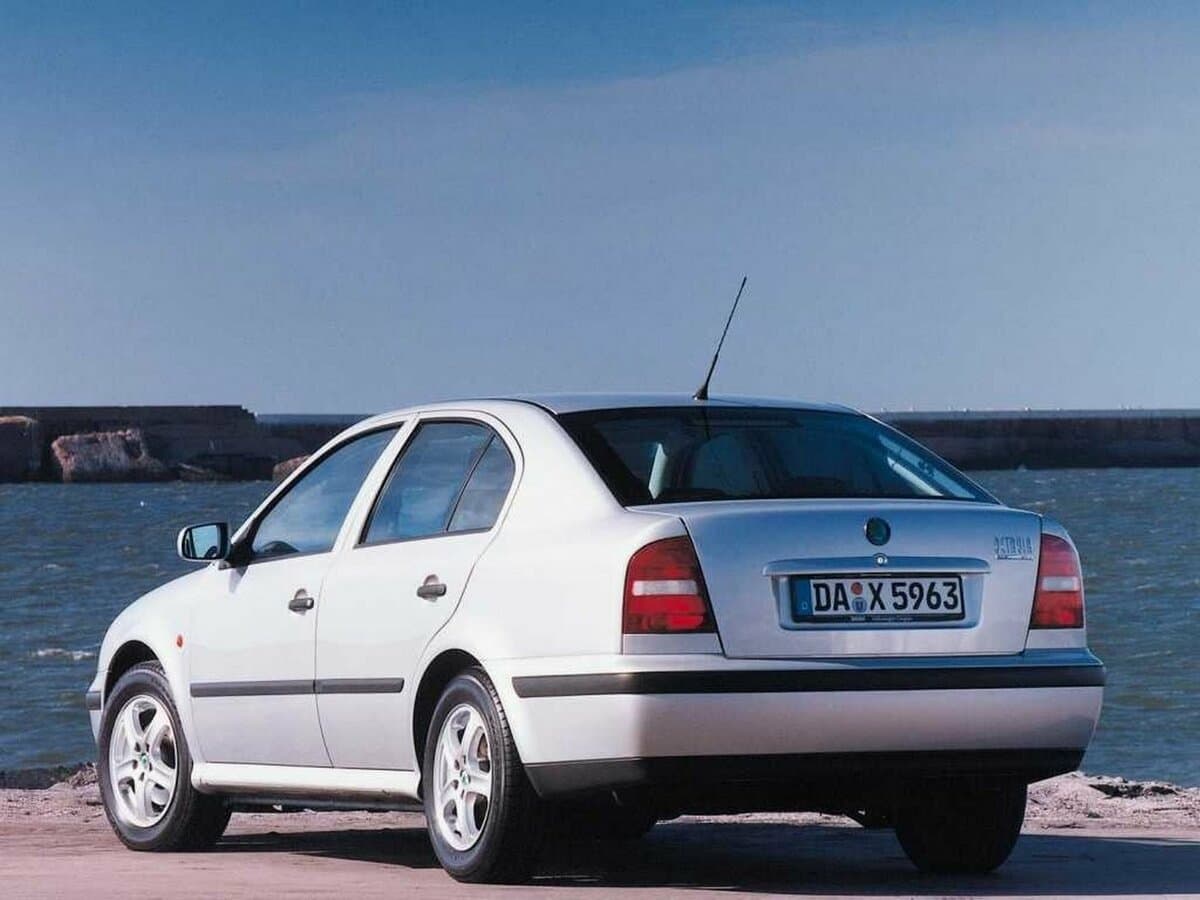 Skoda Octavia I (A4) — 3/4 arxadan