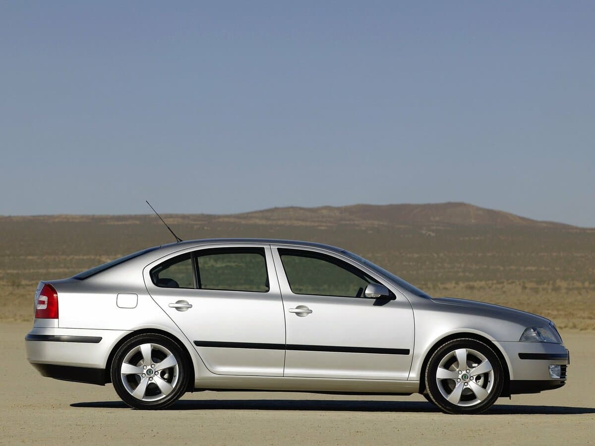 Skoda Octavia II (A5) — Yandan