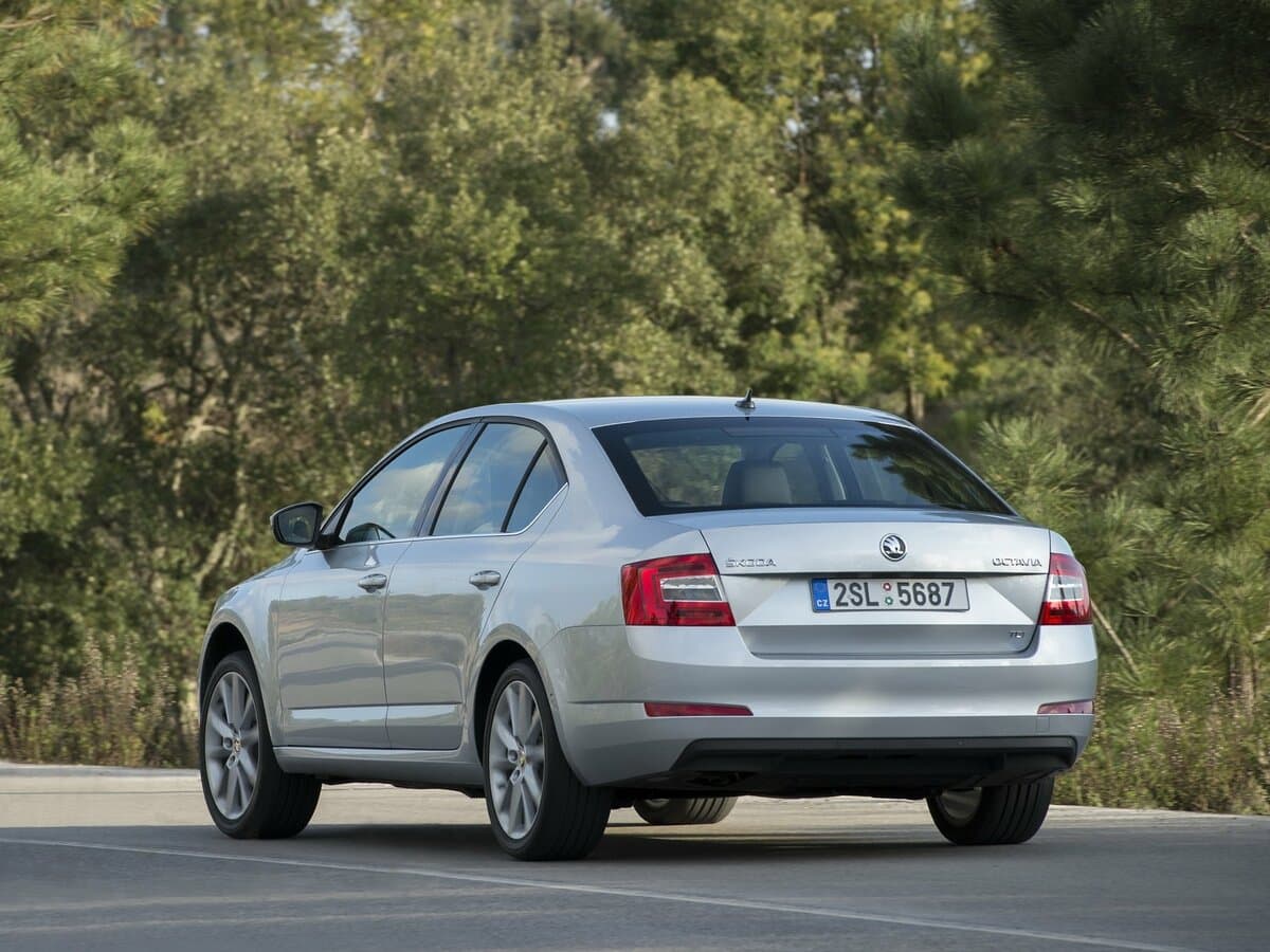 Skoda Octavia III (A7) — 3/4 arxadan
