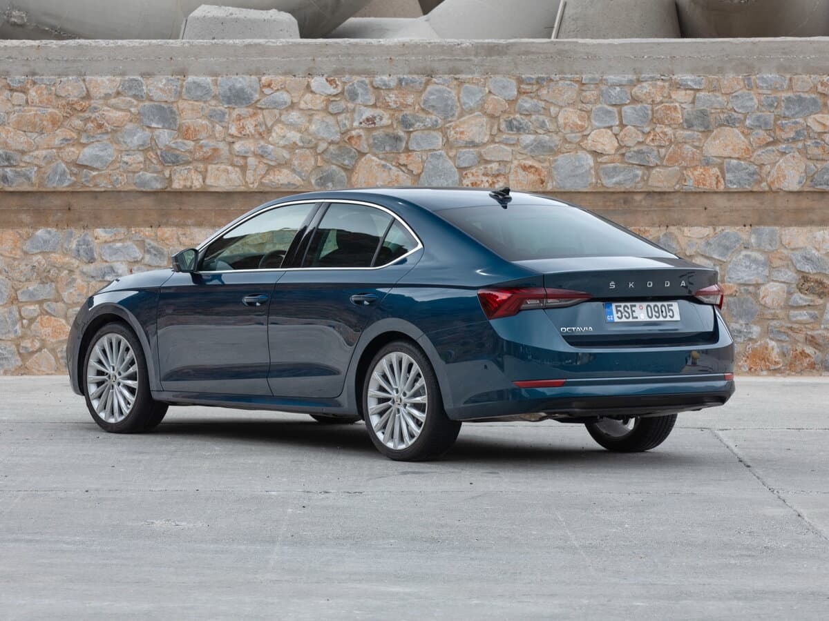 Skoda Octavia IV (A8) — 3/4 arxadan