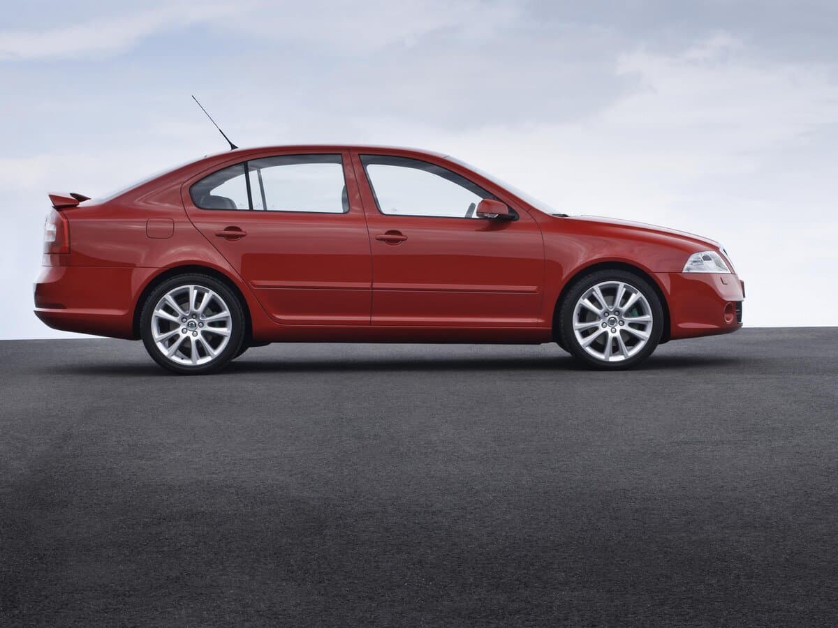 Skoda Octavia RS II — Yandan