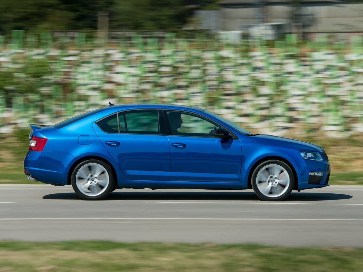 Skoda Octavia RS III — Yandan