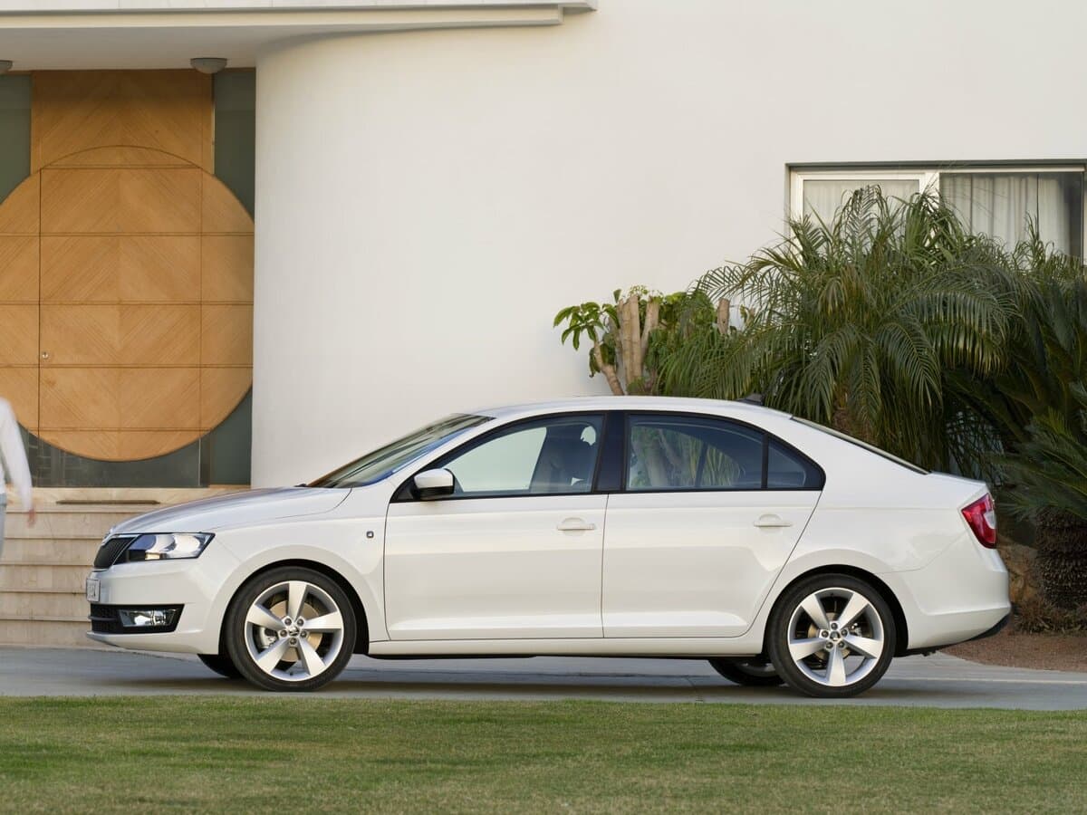Skoda Rapid I — Yandan