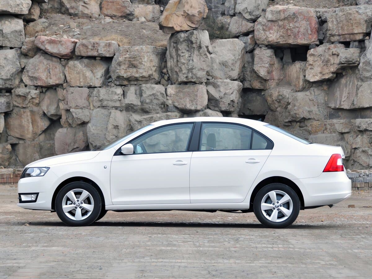 Skoda Rapid I — Yandan