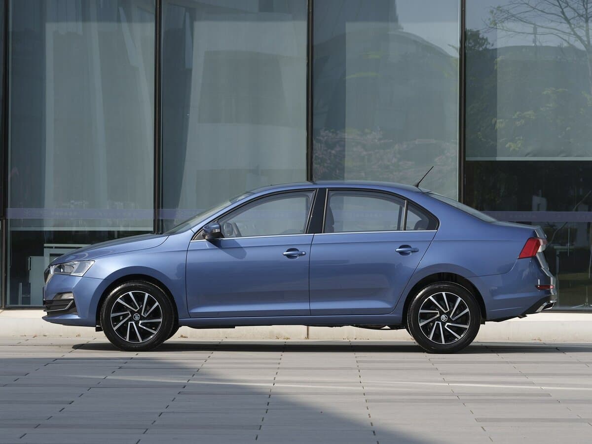Skoda Rapid II — Yandan