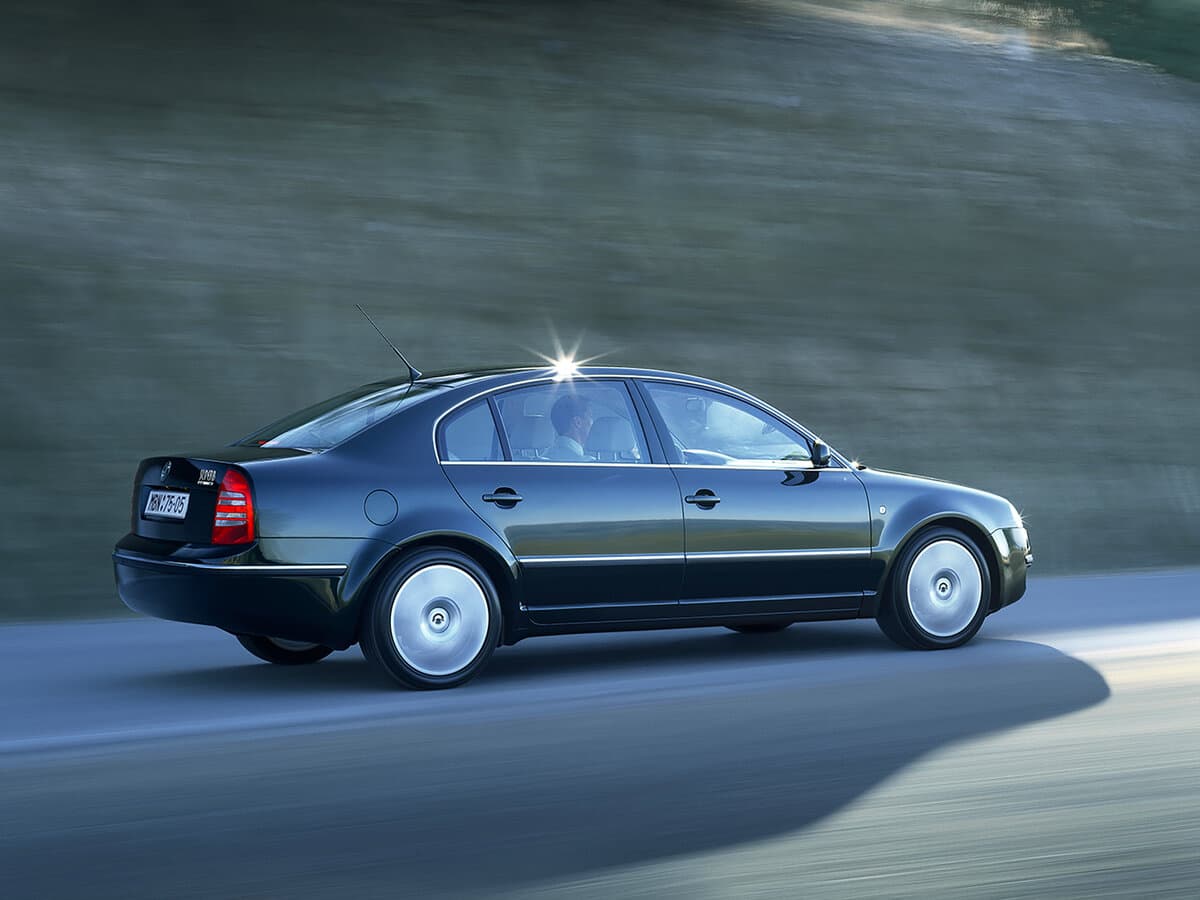 Skoda Superb I — Yandan