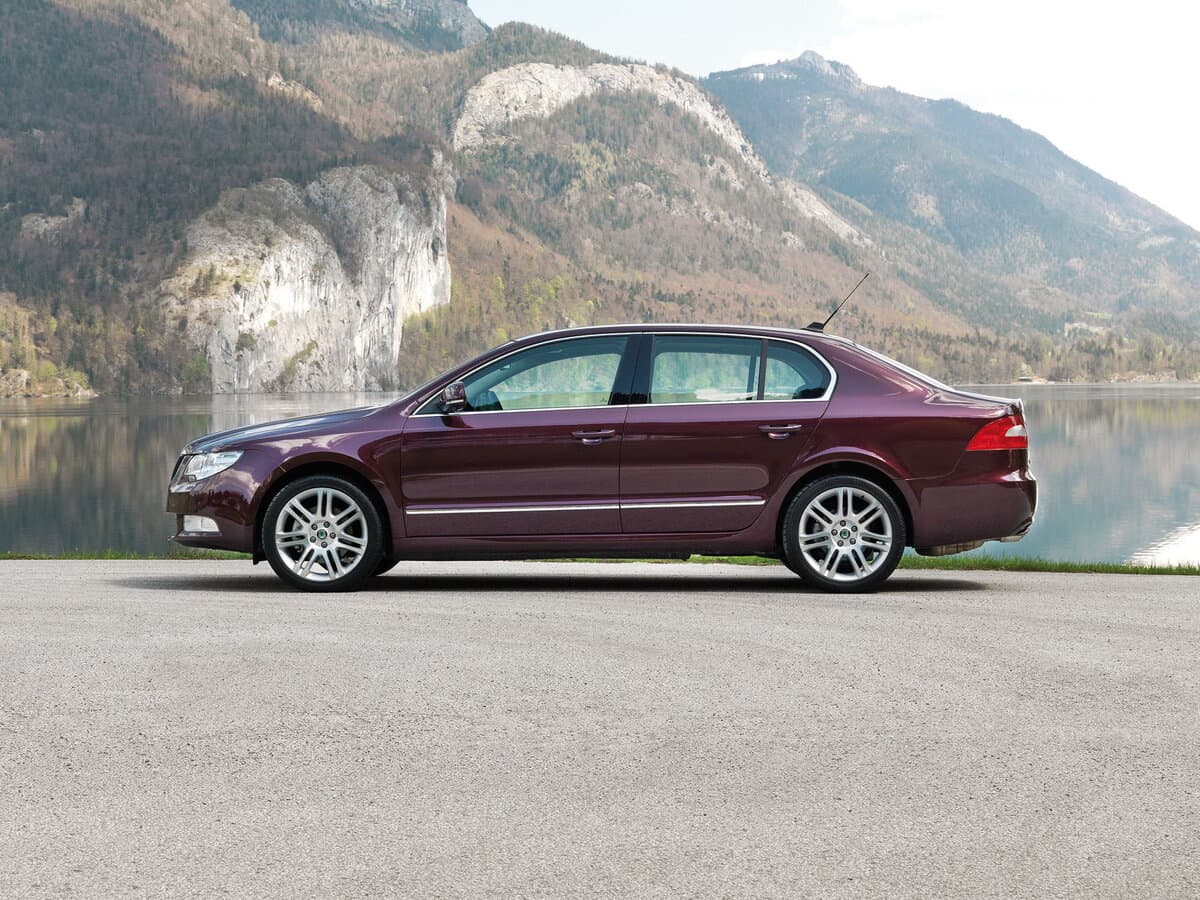 Skoda Superb II — Yandan