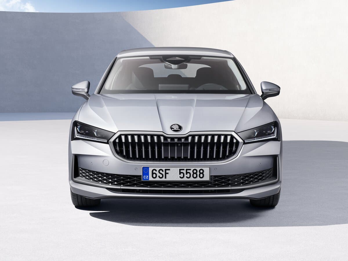 Skoda Superb IV — Öndən