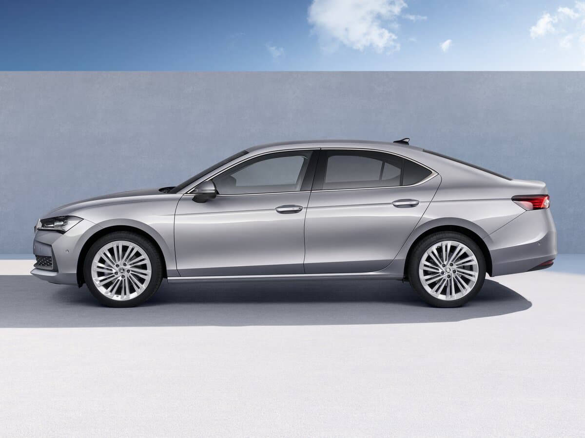 Skoda Superb IV — Yandan
