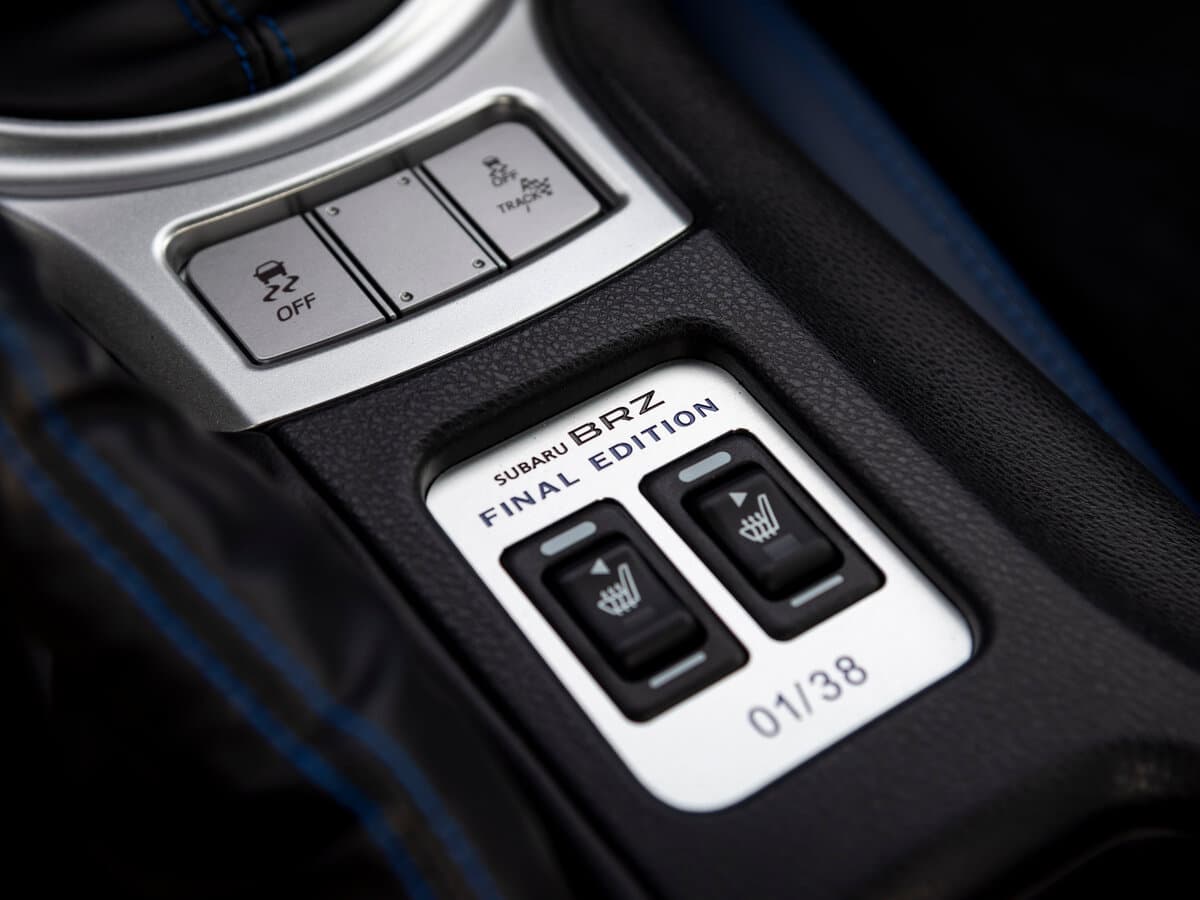 Subaru BRZ I — Salon, arxadan