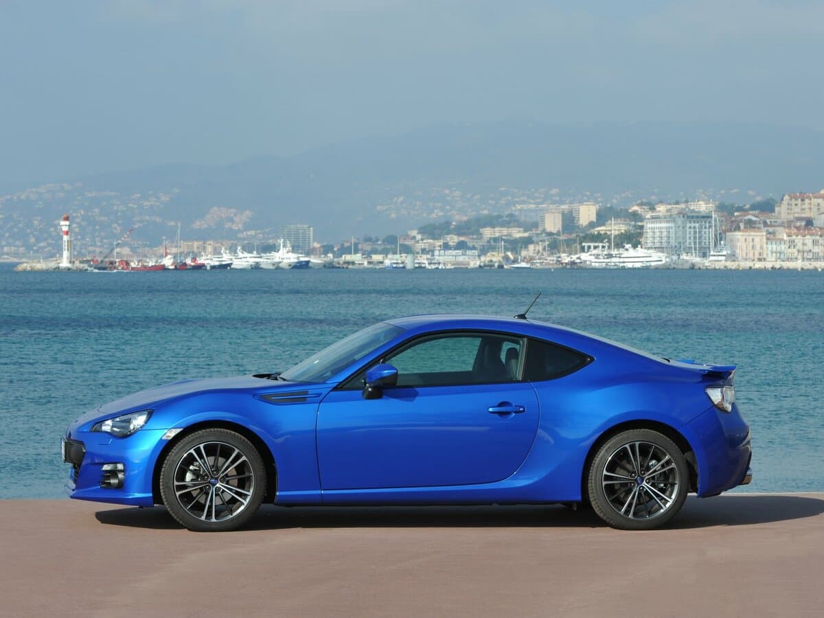 Subaru BRZ I — Yandan