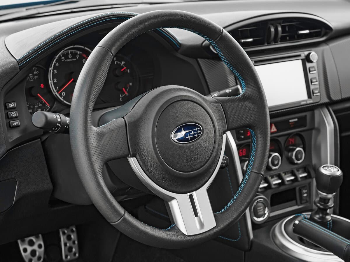 Subaru BRZ I — Sükan