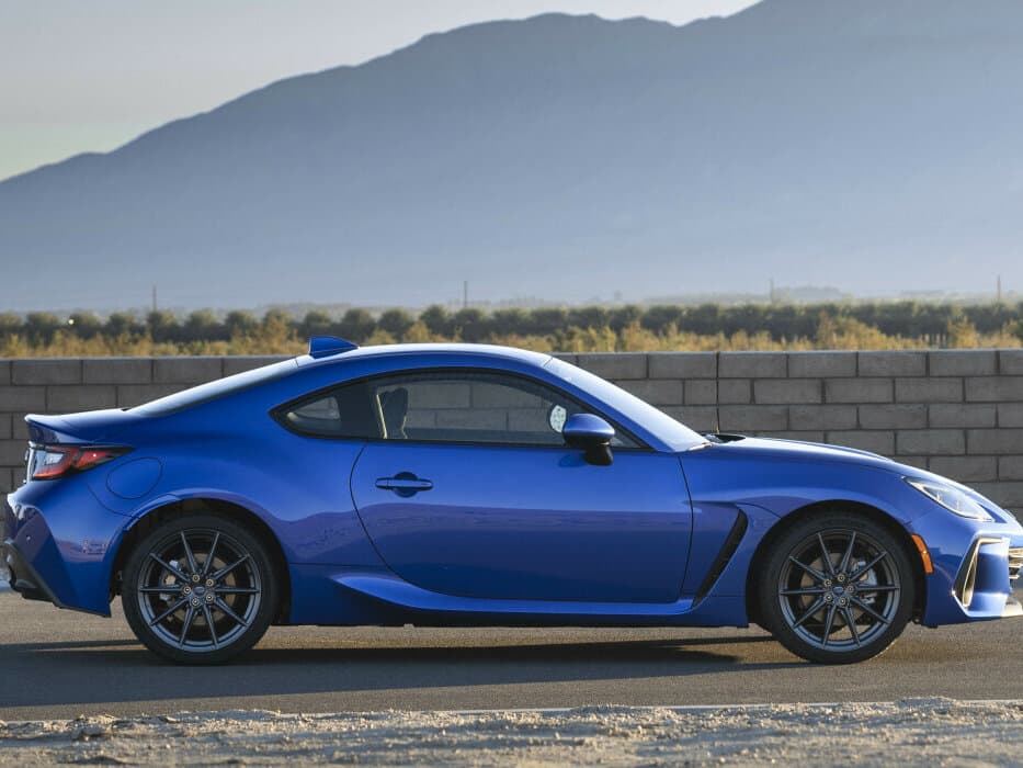 Subaru BRZ II — Yandan