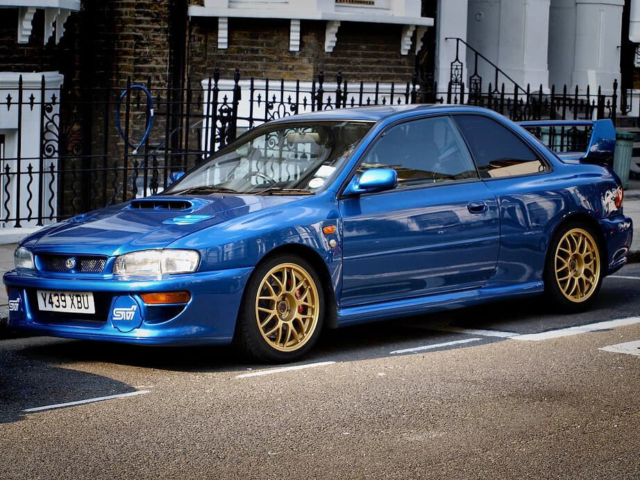 Subaru Impreza I — Yandan