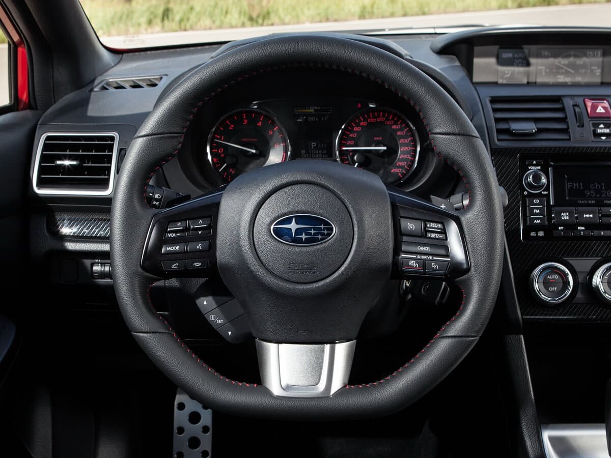 Subaru WRX I — Sükan