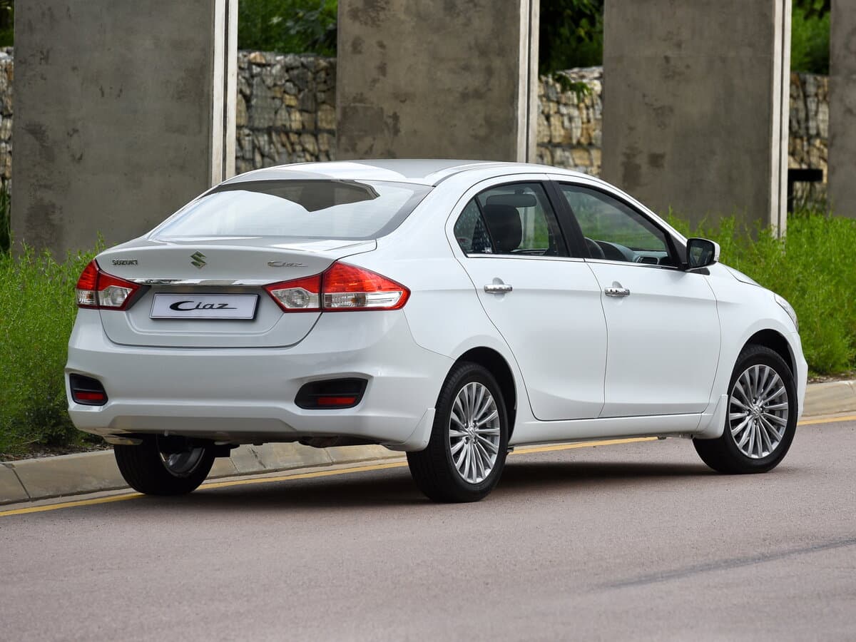 Suzuki Ciaz I — 3/4 arxadan