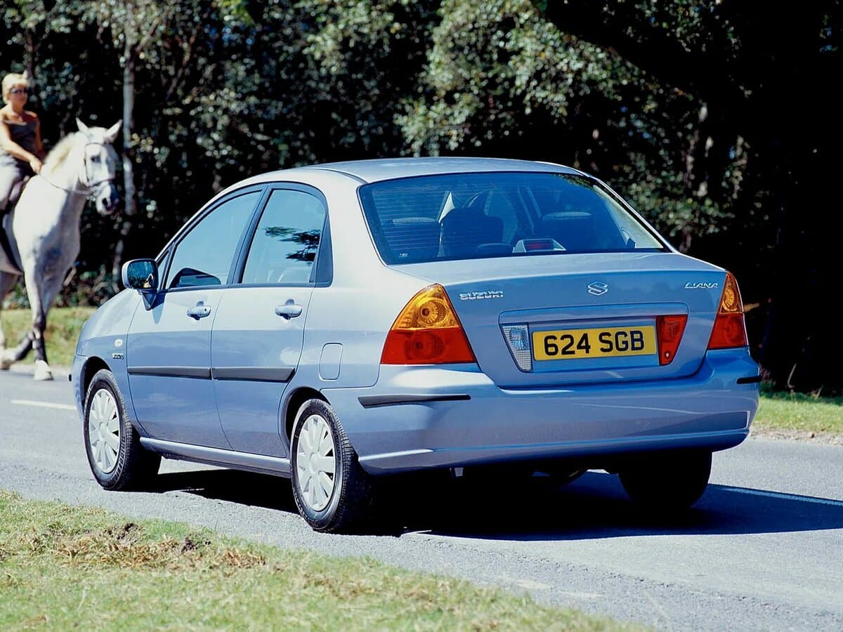 Suzuki Liana I — 3/4 arxadan