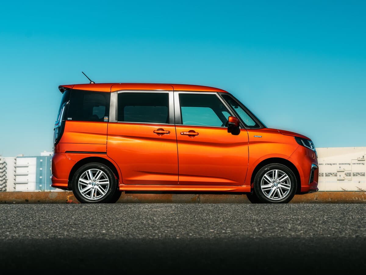 Suzuki Solio IV — Yandan