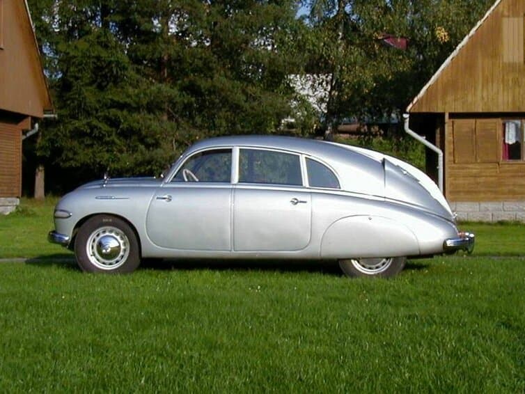 Tatra T600 1946 – 1952 — Yandan