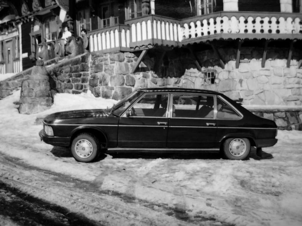 Tatra T613 1973 – 1996 — Yandan