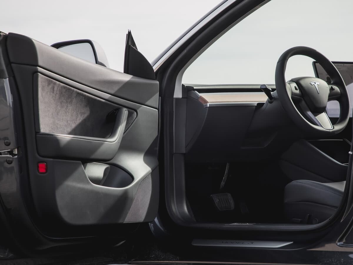 Tesla Model 3 I — Qapı