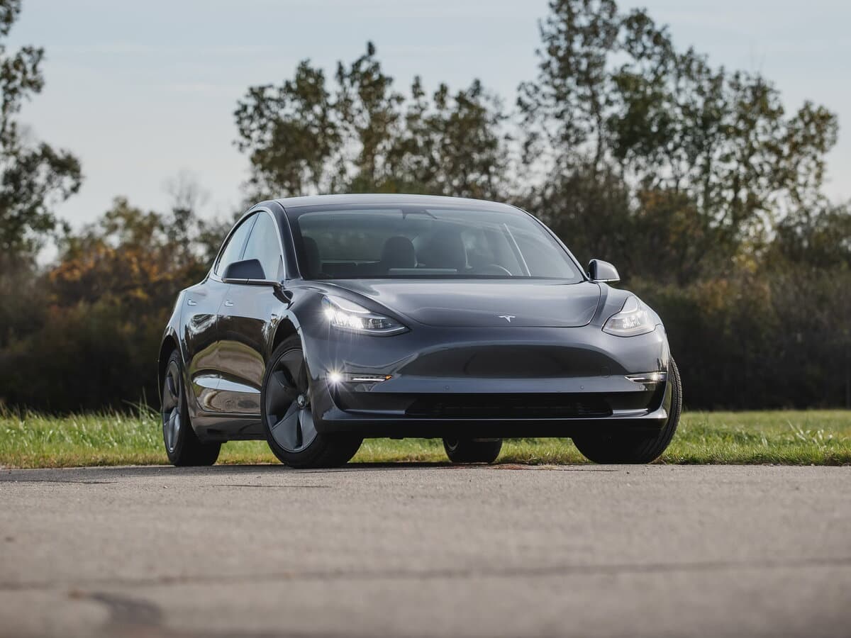 Tesla Model 3 I — Öndən