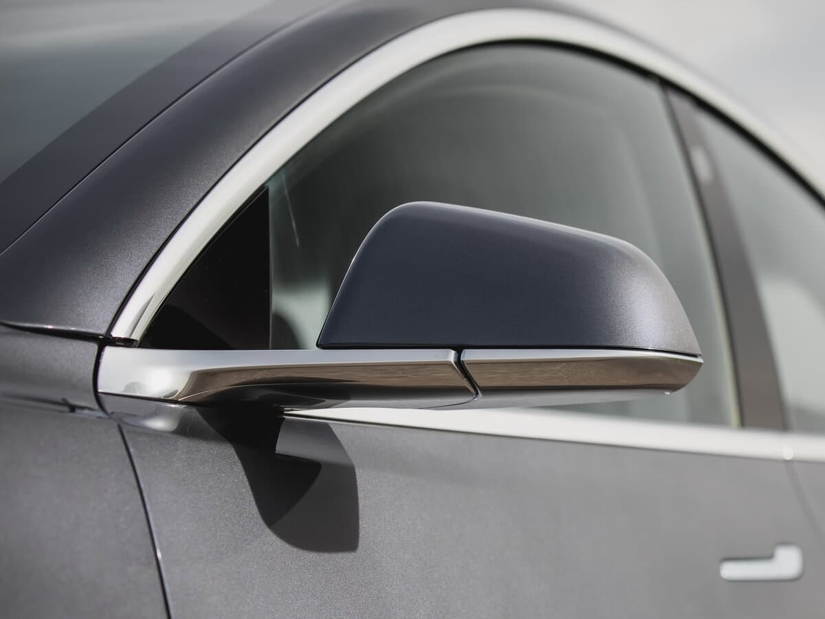 Tesla Model 3 I — Yan güzgü
