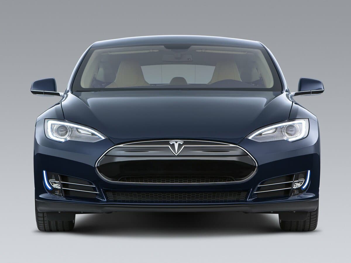 Tesla Model S I — Öndən