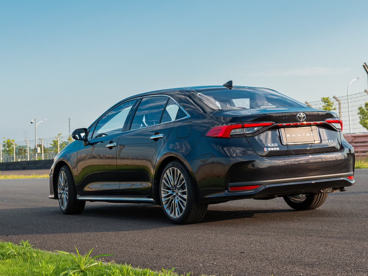 Toyota Allion III — 3/4 arxadan