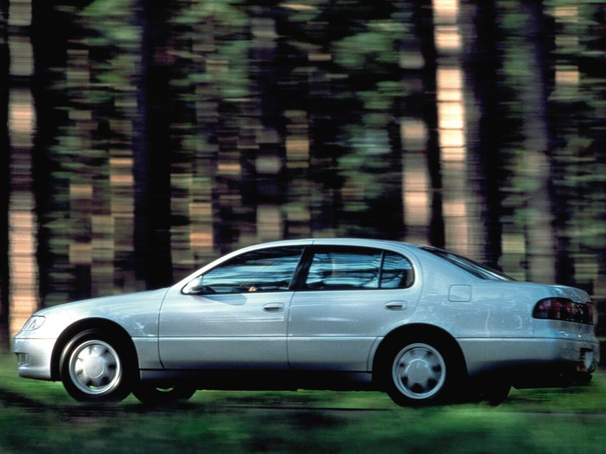 Toyota Aristo I — Yandan