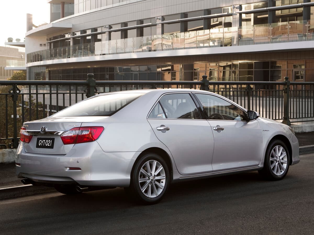 Toyota Aurion II — Yandan
